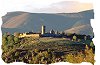 La Garde Gu&eacute;rin avec en toile de fond le mont Loz&egrave;re (1699 m)